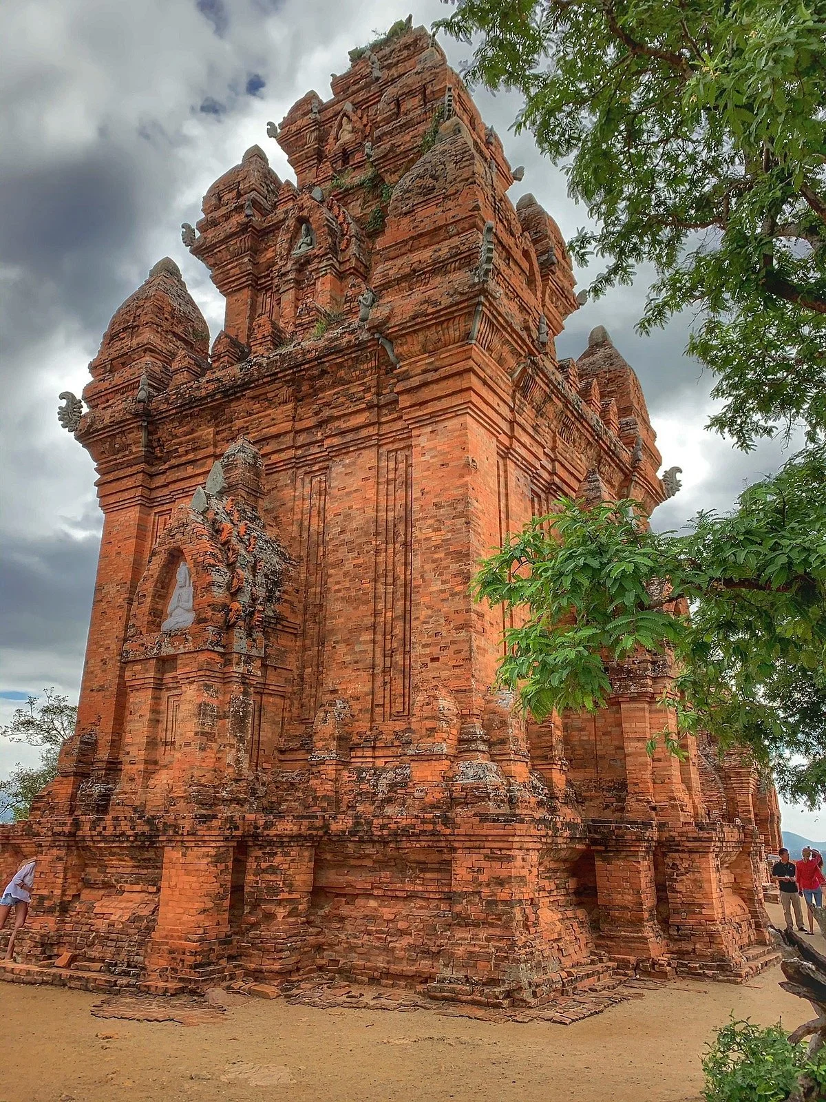 Po Klong Garai Temple