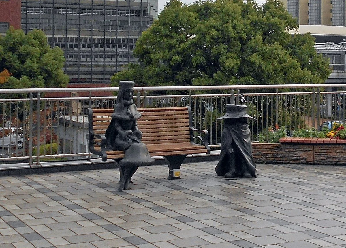 Maetel and Tetsuro Statues