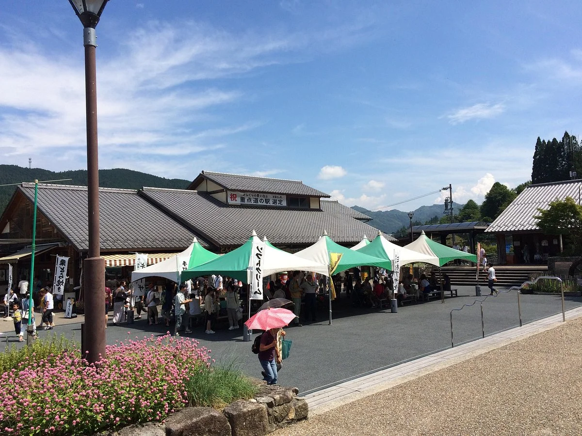Michi-no-Eki Donguri Yokocho