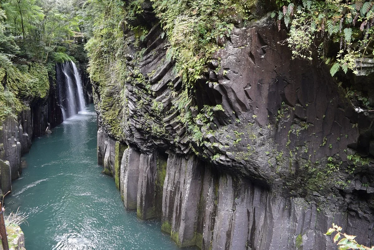 Takachihokyo Passage