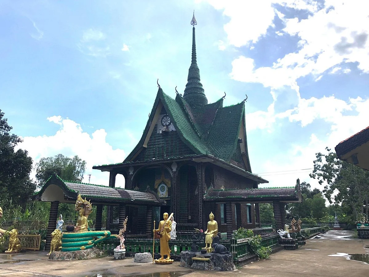 Wat Larn Kuad - Beer Bottle Temple