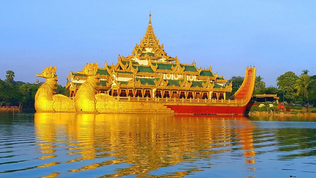 Kandawgyi Park