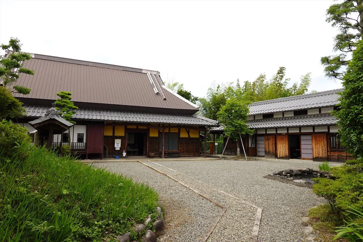 Waju Living Center