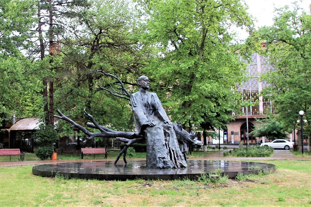 Statue of Komitas Vardapet