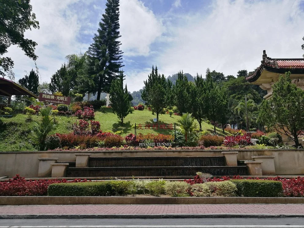 Piyamit Tunnels