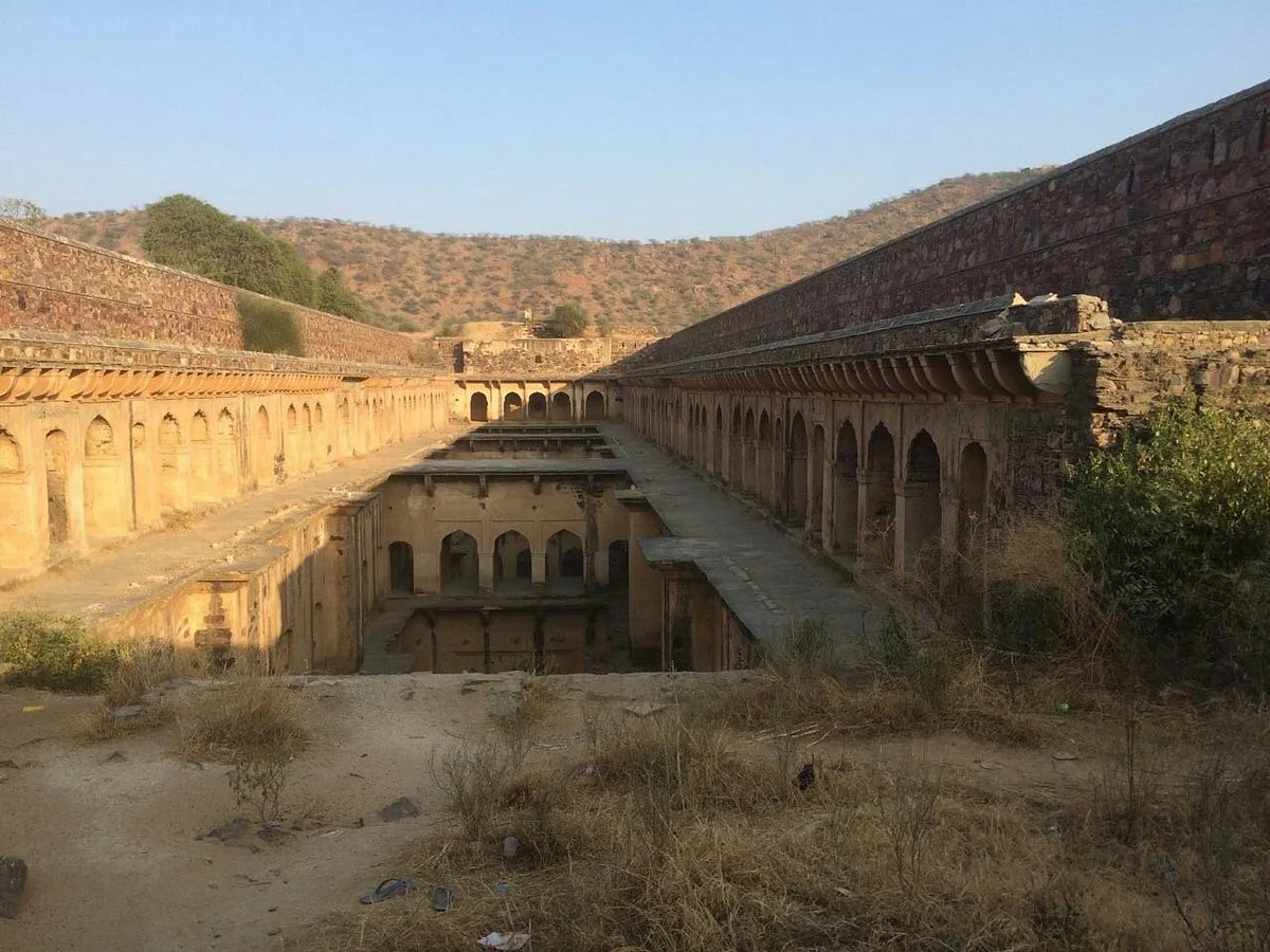 Neemrana Baoli