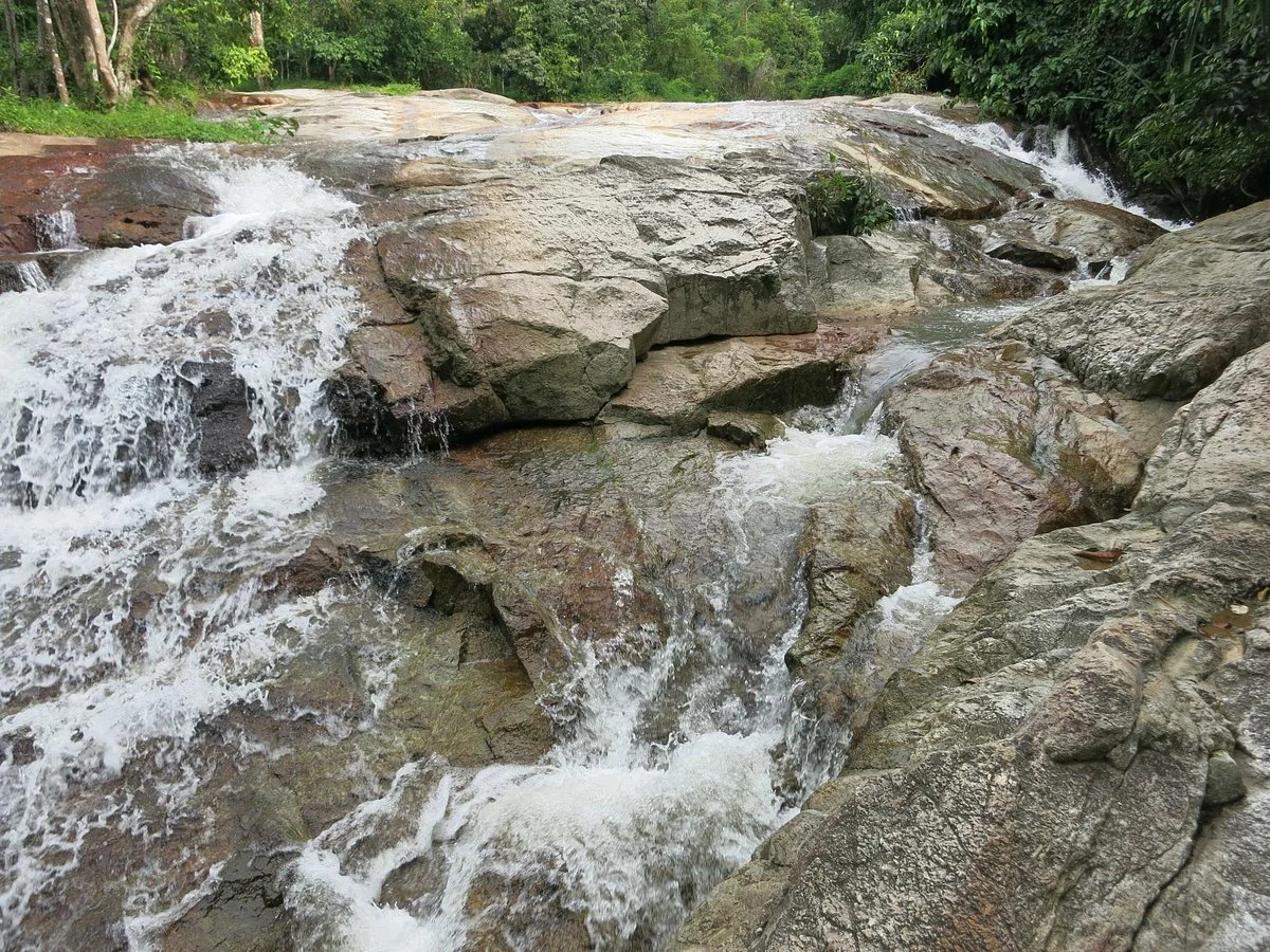 Lat Wanorn Waterfall