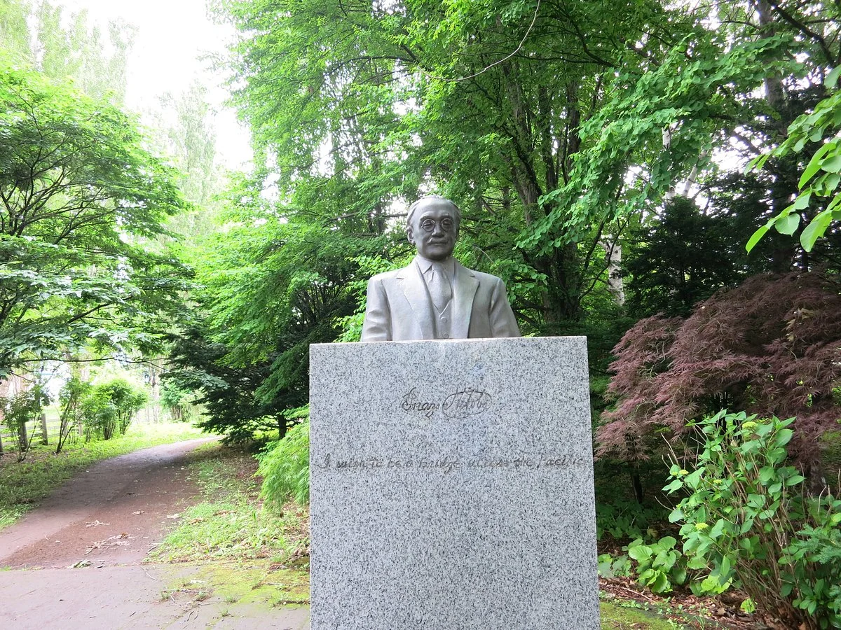 Nitobe Inazo Statue