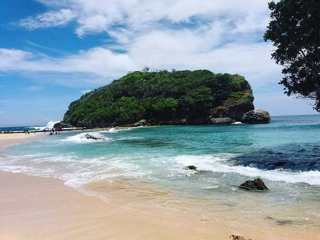 Batu Bengkung Beach