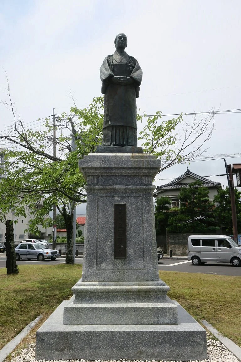Statue of Okumura Ioko