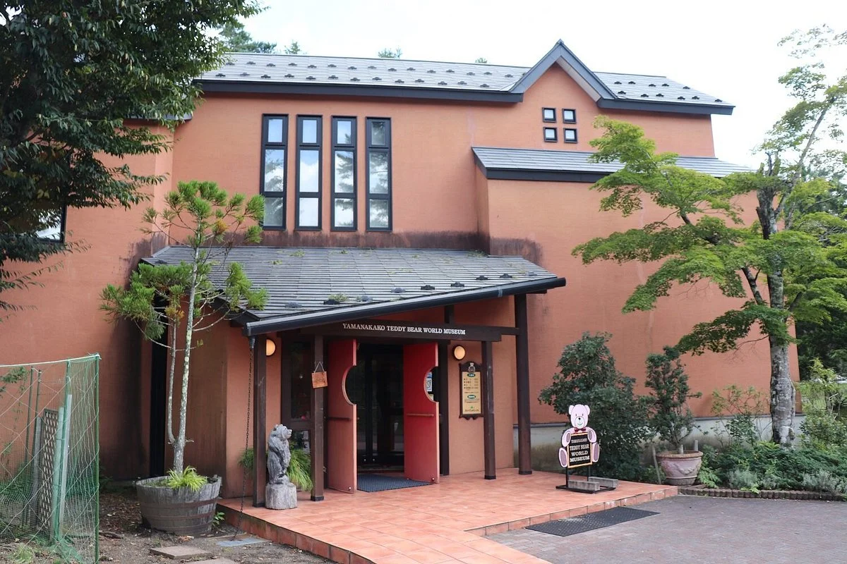 Yamanakako Lake Teddy Bear World Museum