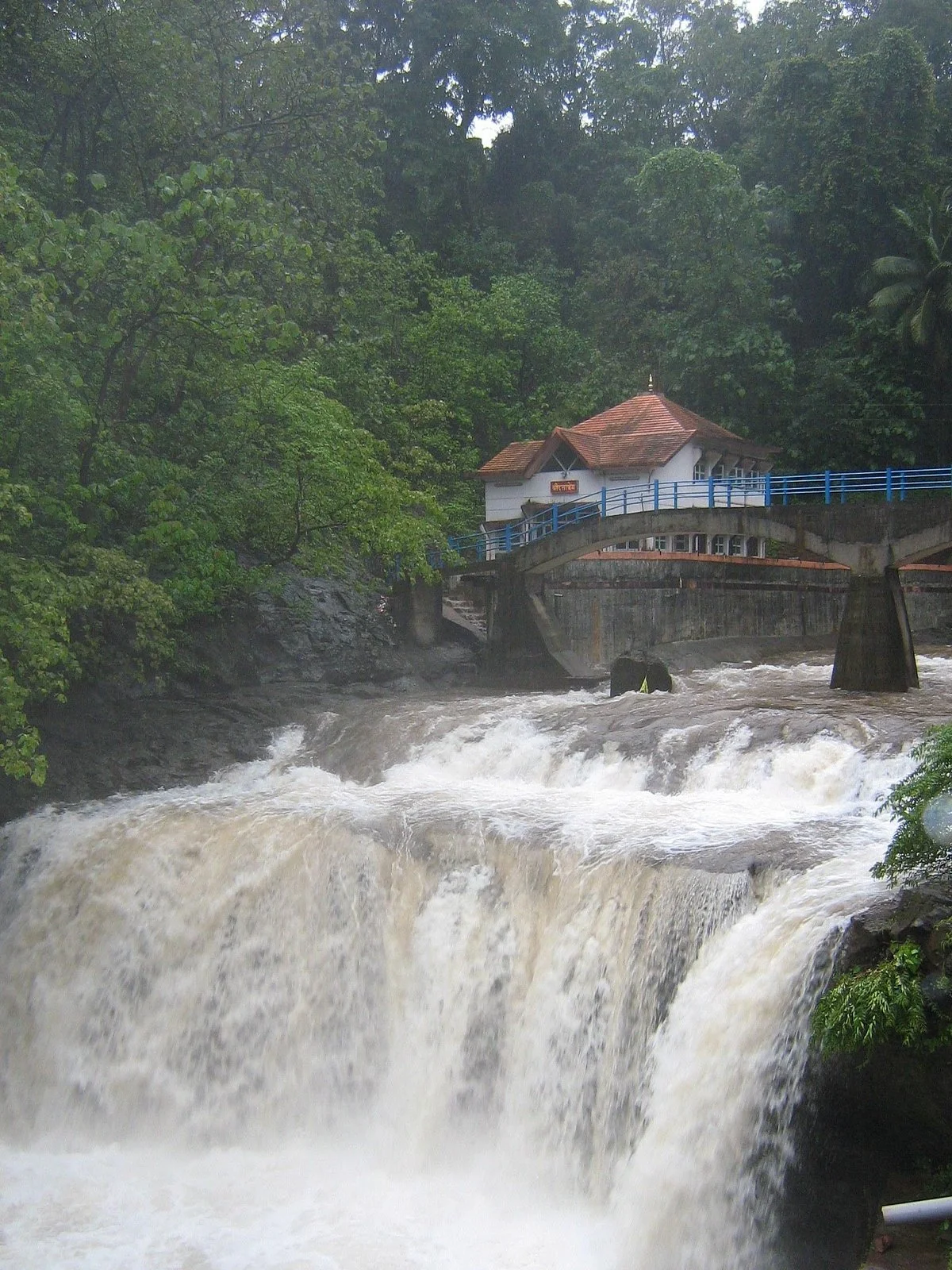 Dhutpapeshwar Temple