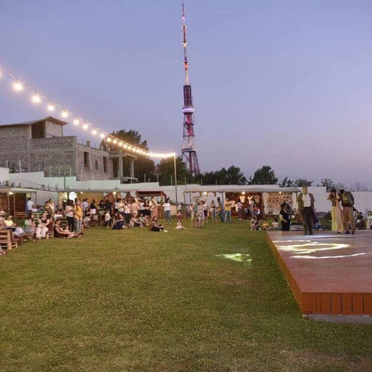 Tesaran Outdoor Gallery