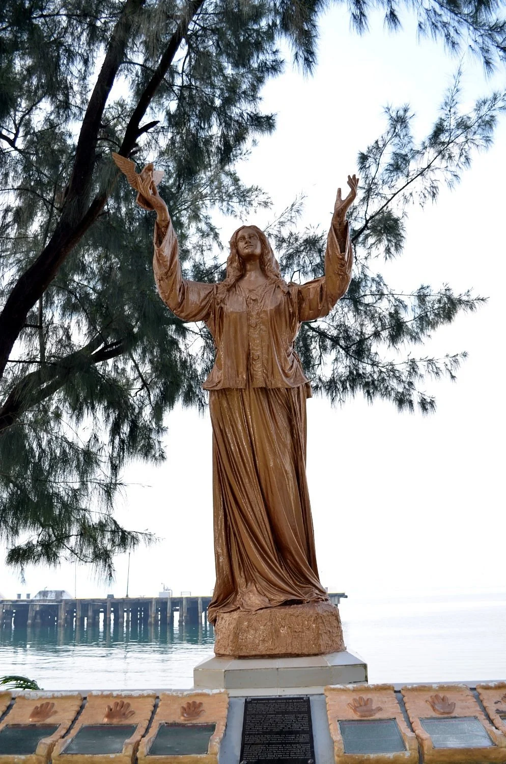 Inang Laya Monument