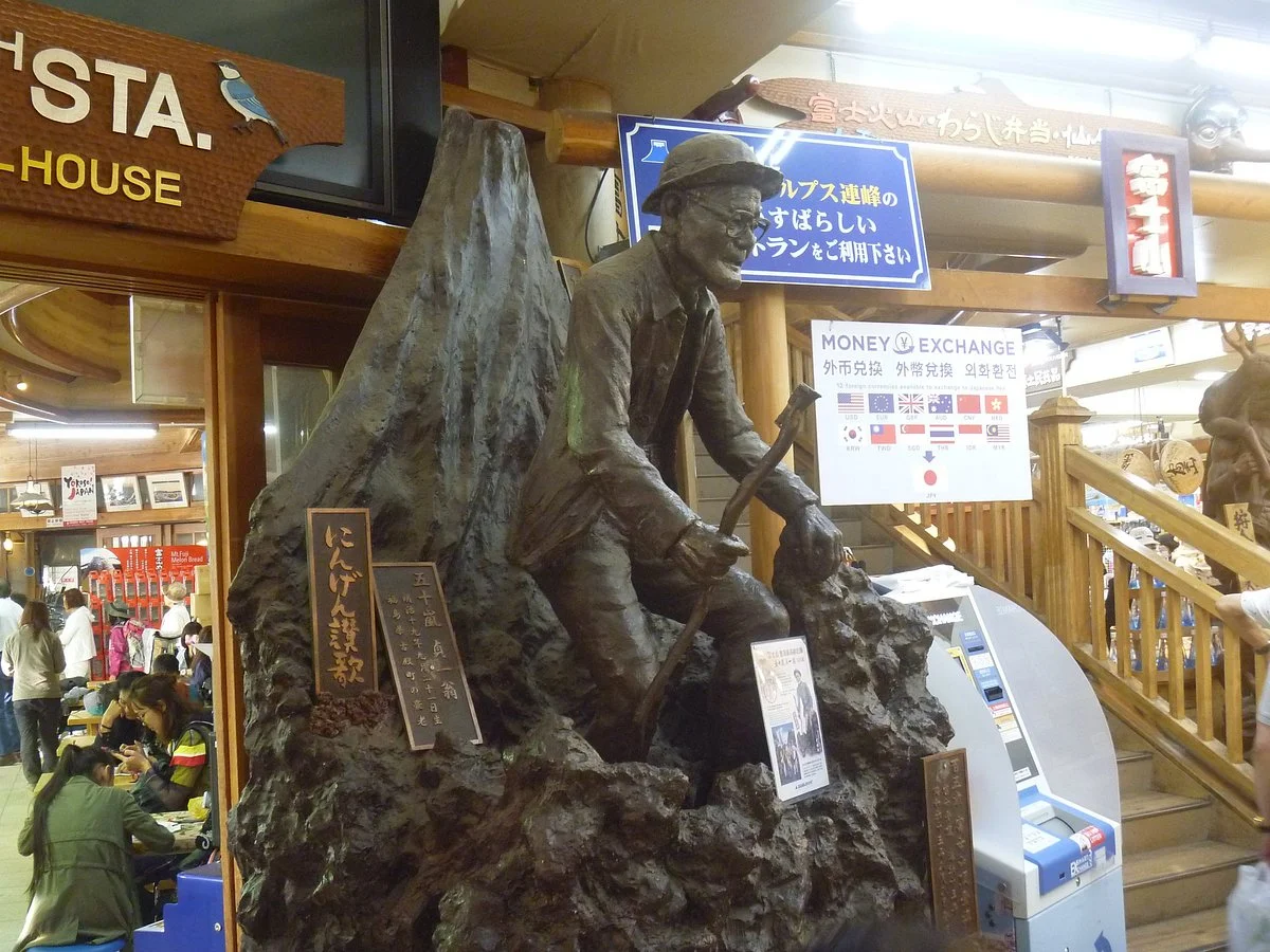 Hyakugosai Fuji Sancho Tohai Statue