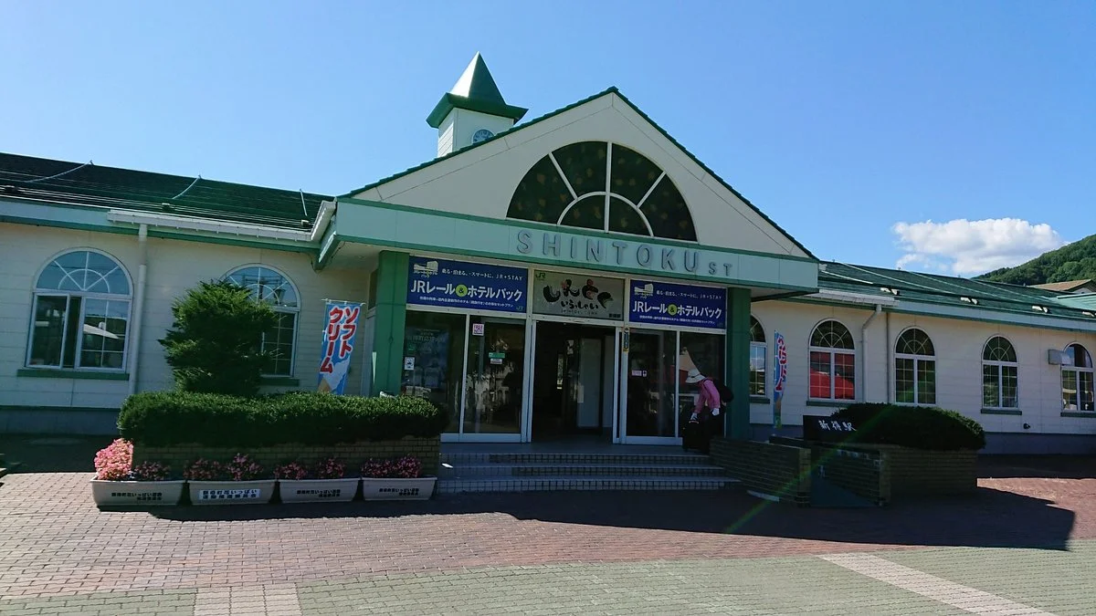 Shintoku Station