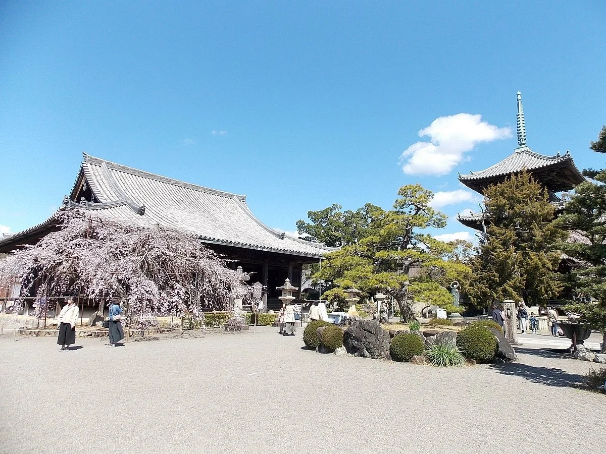 Dojo-ji Temple Hobutsuden