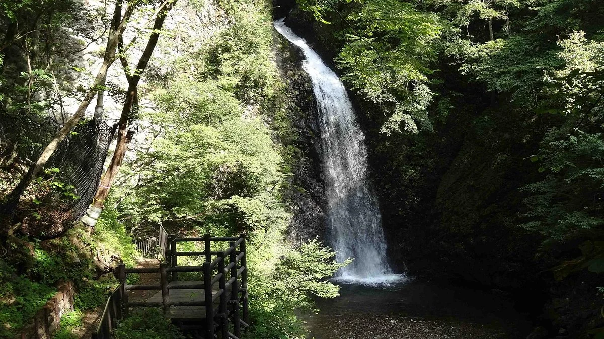 Ozen Waterfall