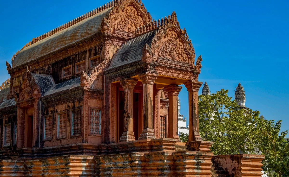 Phnom Srey and Phnom Pros