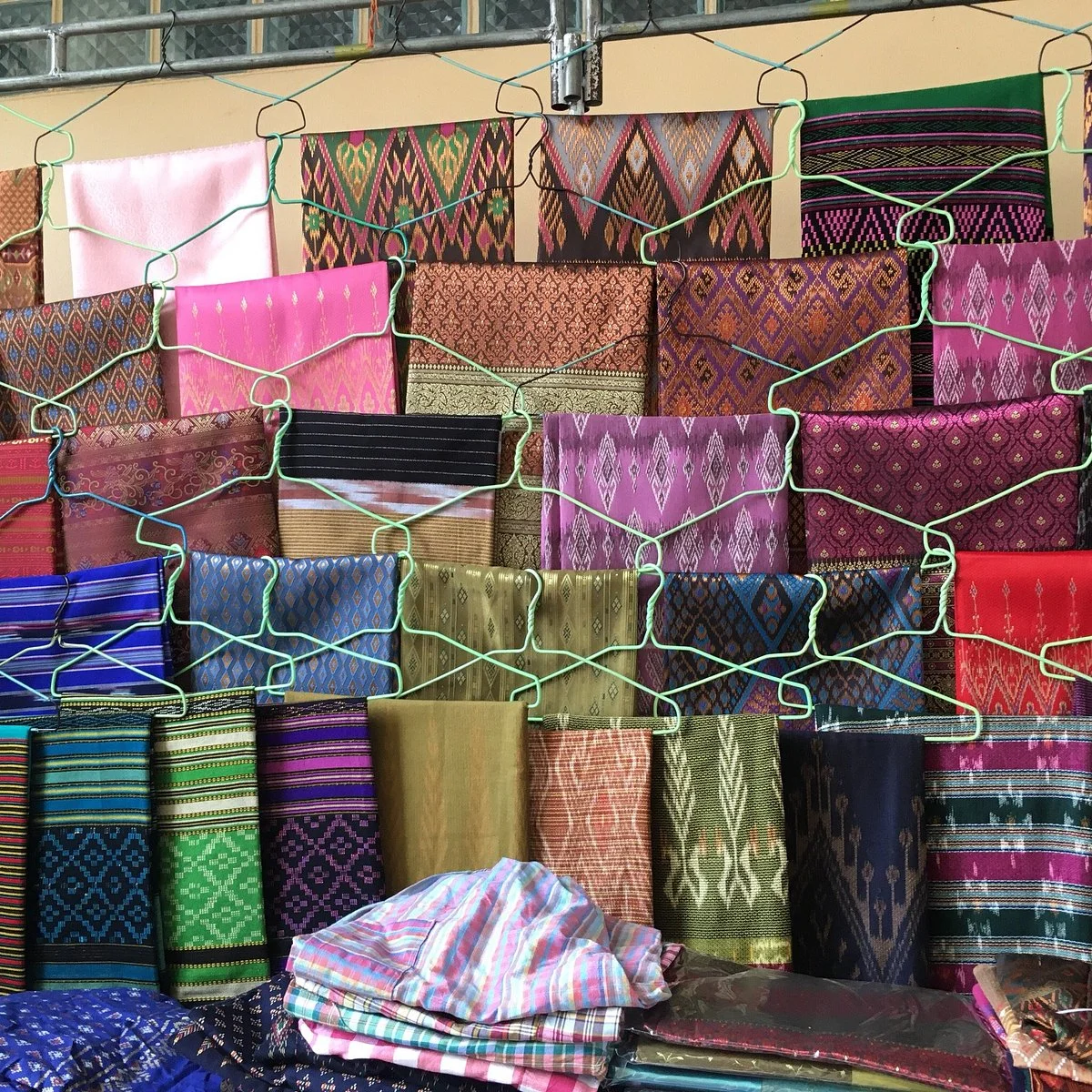 Talad Yai Morning Market