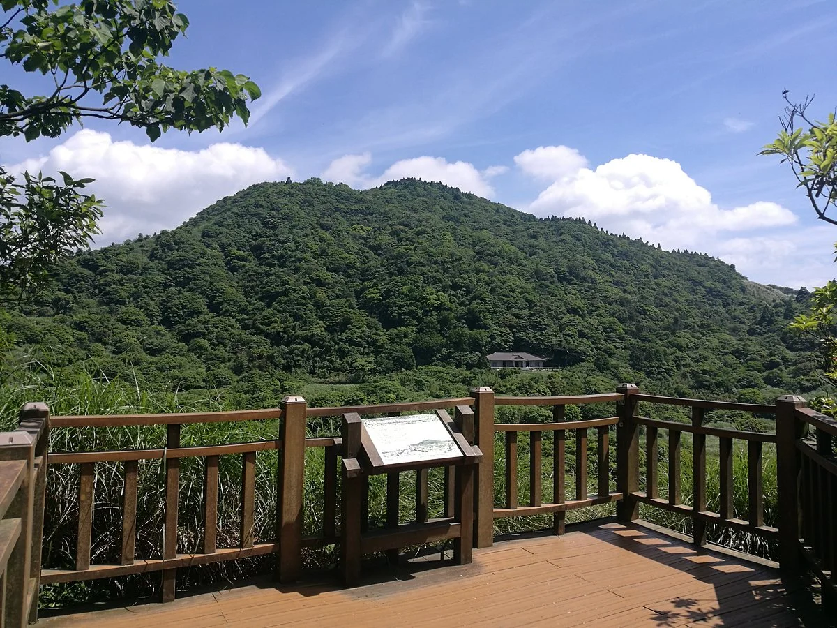 Niunai (Milky) Lake