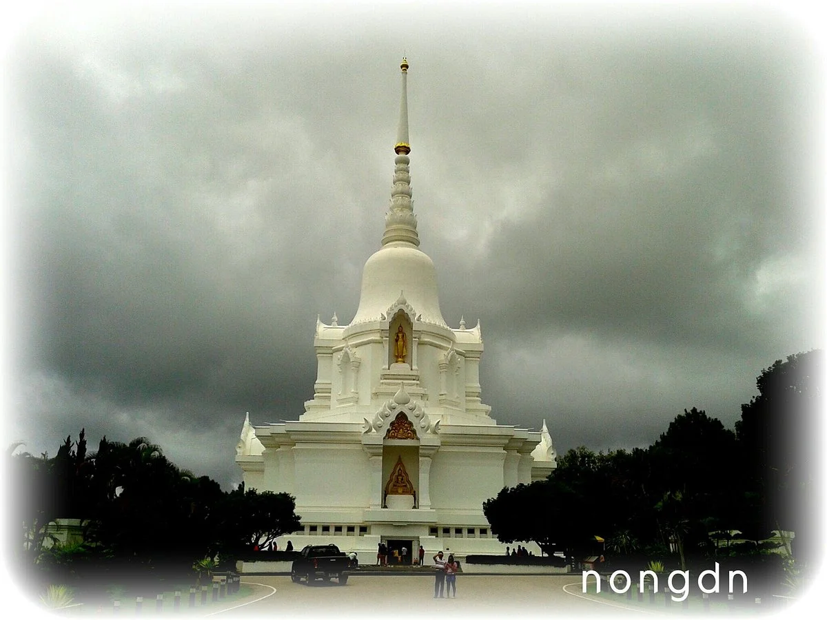 Chedi Phra Borommasaririkkathat Khao Kho