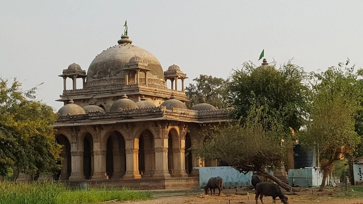 Roza Rozi Maqbara