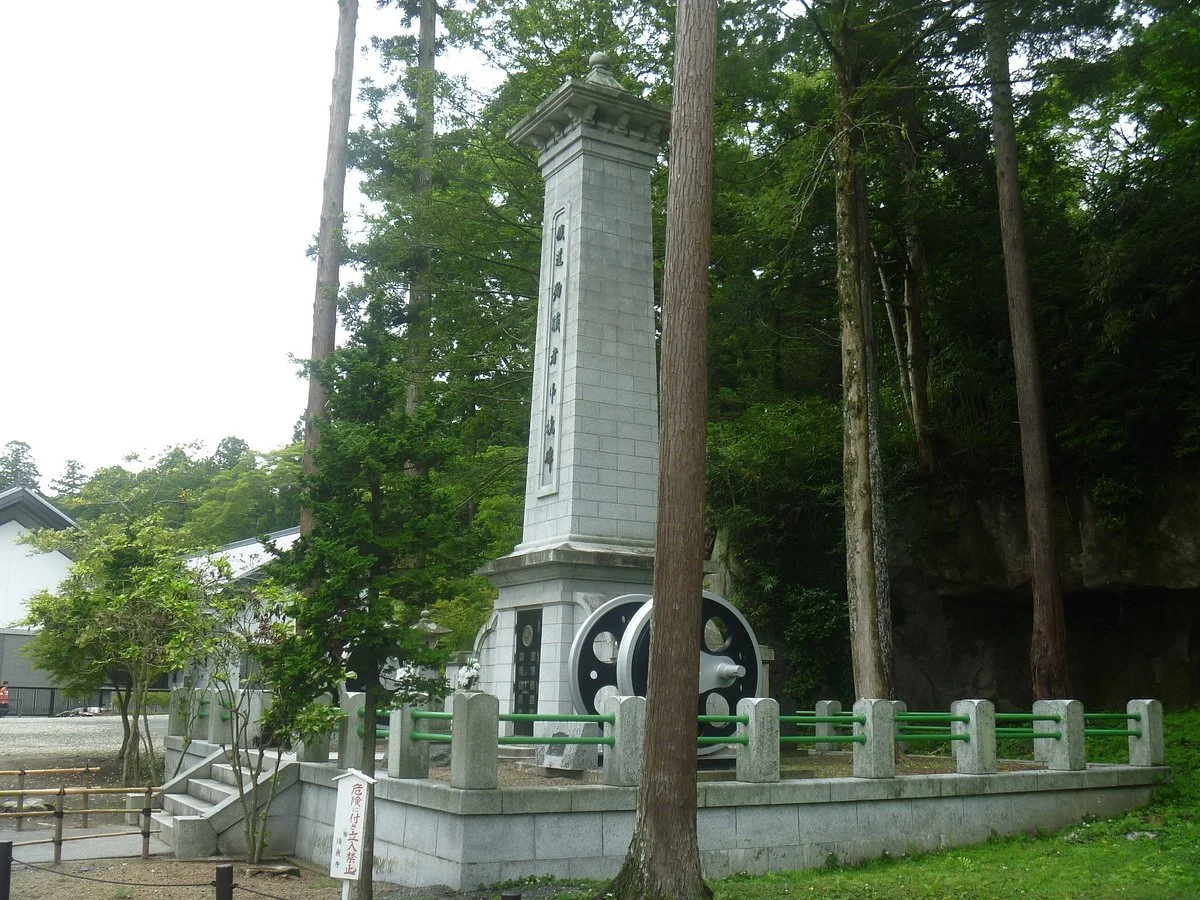 Tetsudo Junshokusha Chokon Monument
