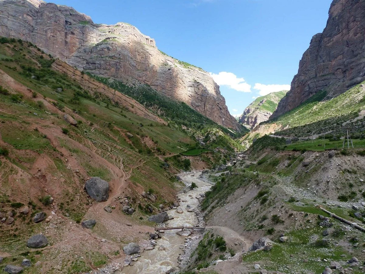 Sari Khosor Valley