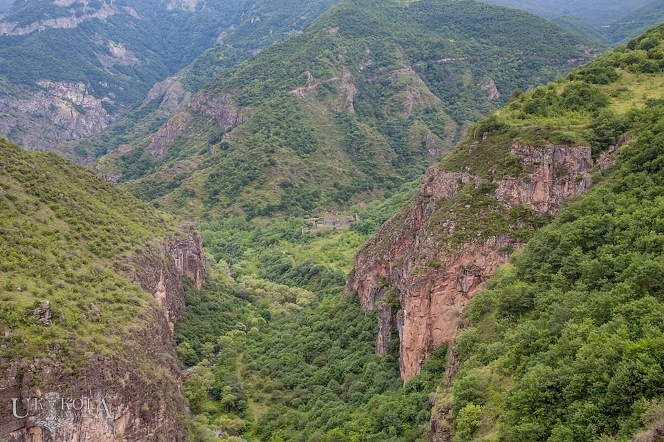 Satanayi Kamurj (Satan's Bridge)