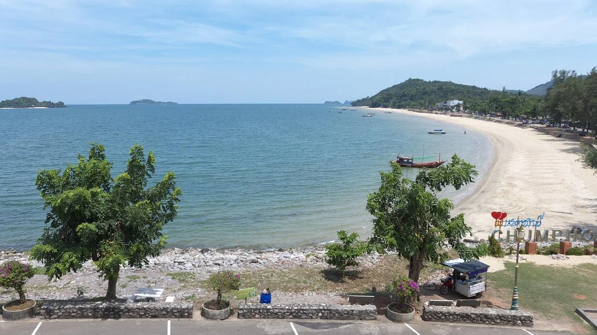 Sai Ri Sawi Beach