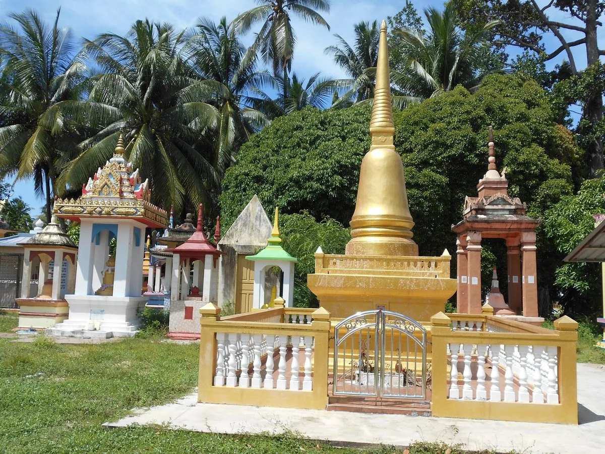Wat Pikulthong Standing Buddha
