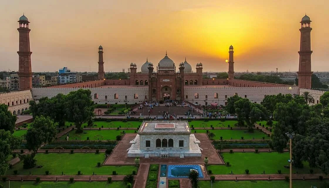 Imperial Mosque Lahore / Badshahi Masjid Lahore