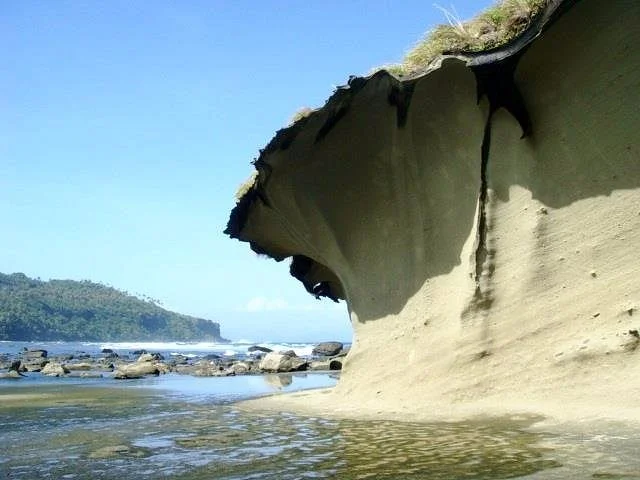 Biri Island Rock Formations