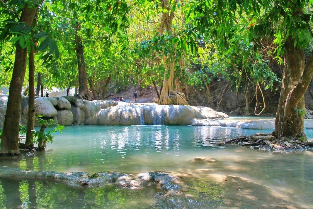 Wang Kan Lueng Waterfall