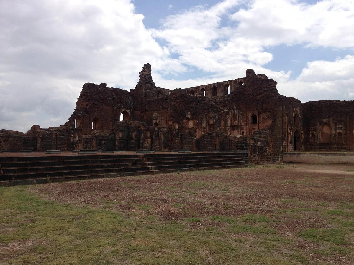 Takht Mahal