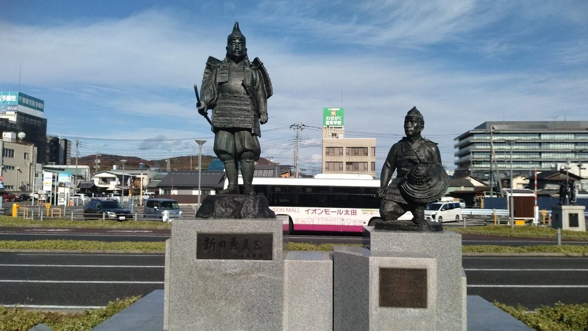 Nitta Yoshisada Statue