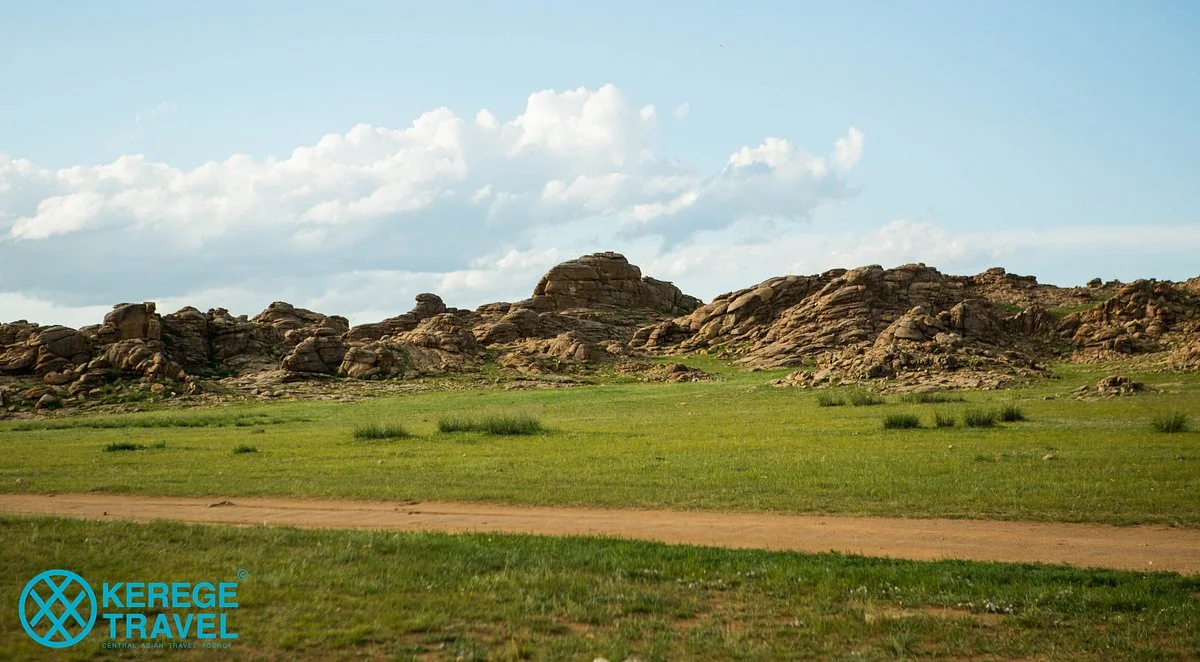 Baga Gazriin Chuluu  (Small Rock Formation)