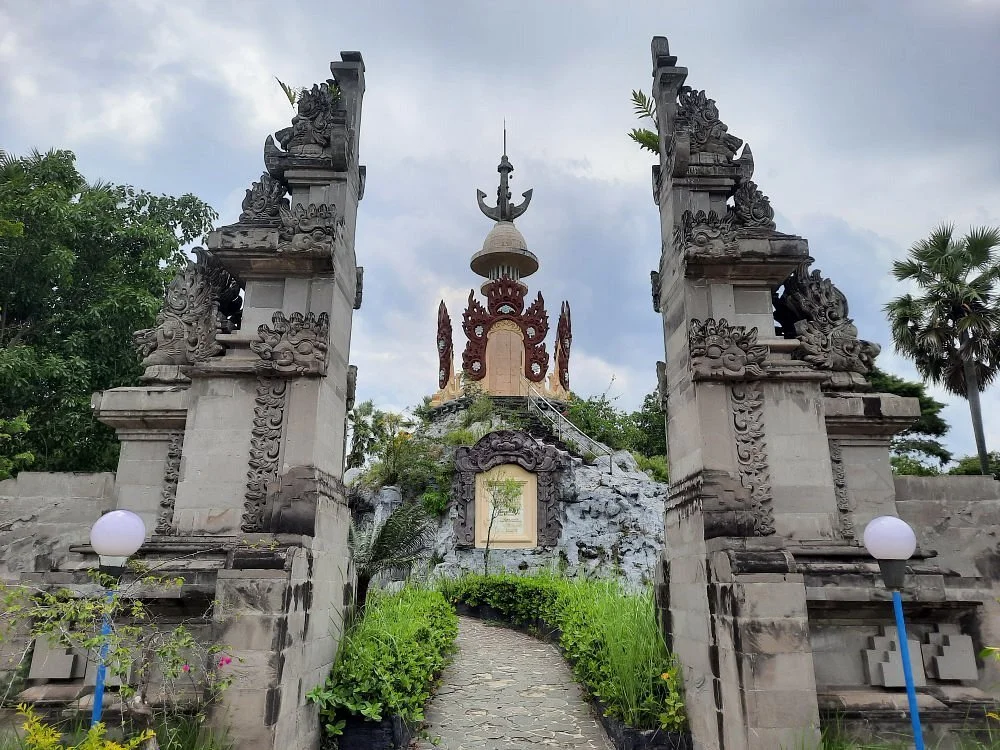 Monumen Operasi Lintas Laut