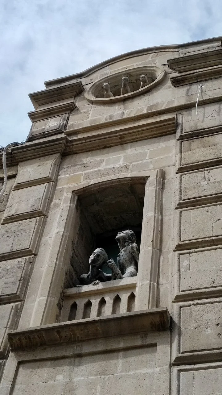 Monument to Lovers and Cats