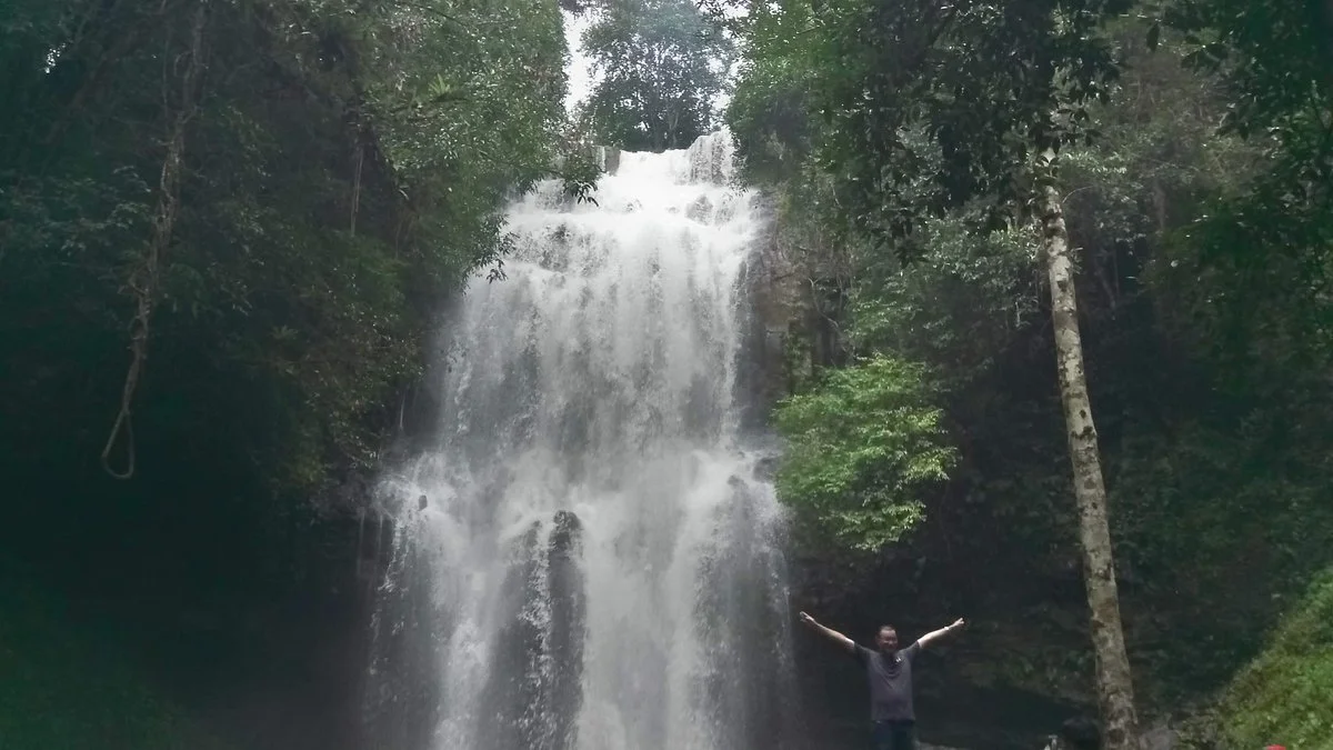 Luu Ly Waterfall
