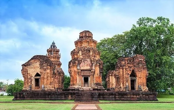 Prasat Si Khoraphum