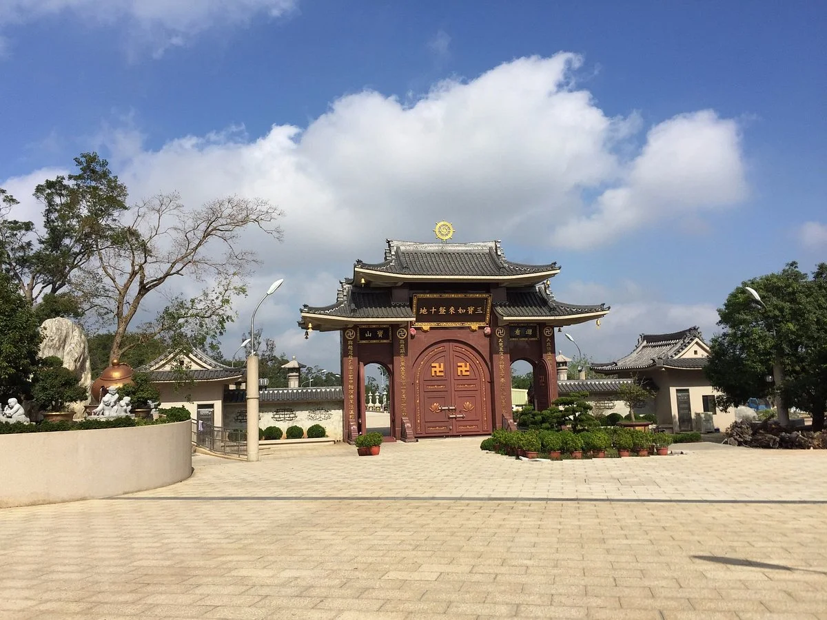 Jiu Hua Shan Da Xing Shan Temple - Tongluo