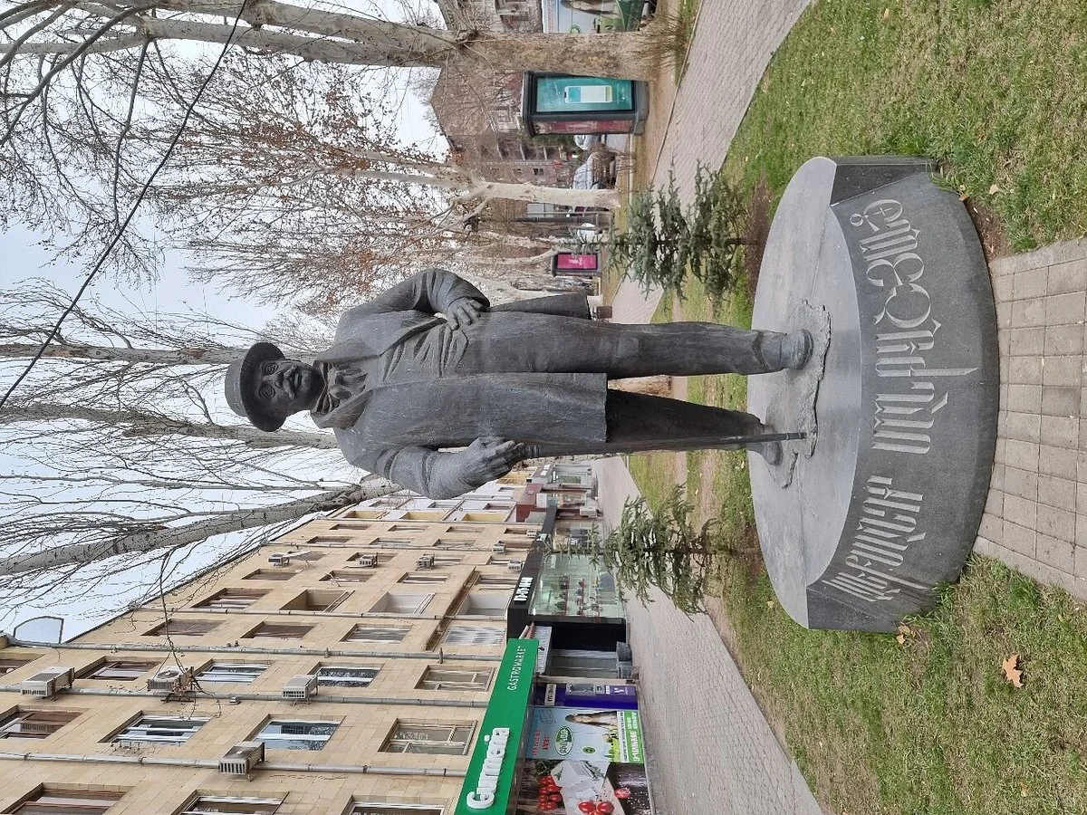 Statue of Aleksandr Mantashyants