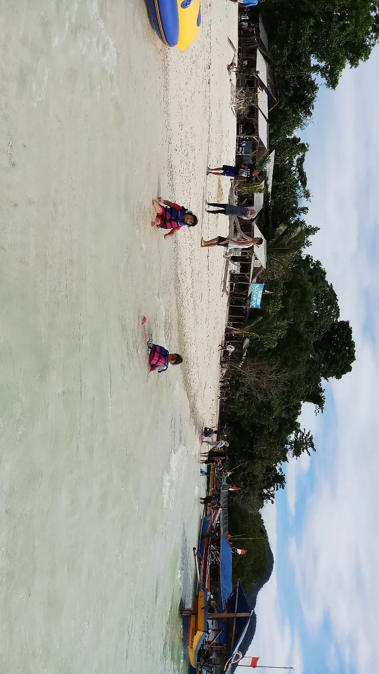 Kelagian Lunik Island