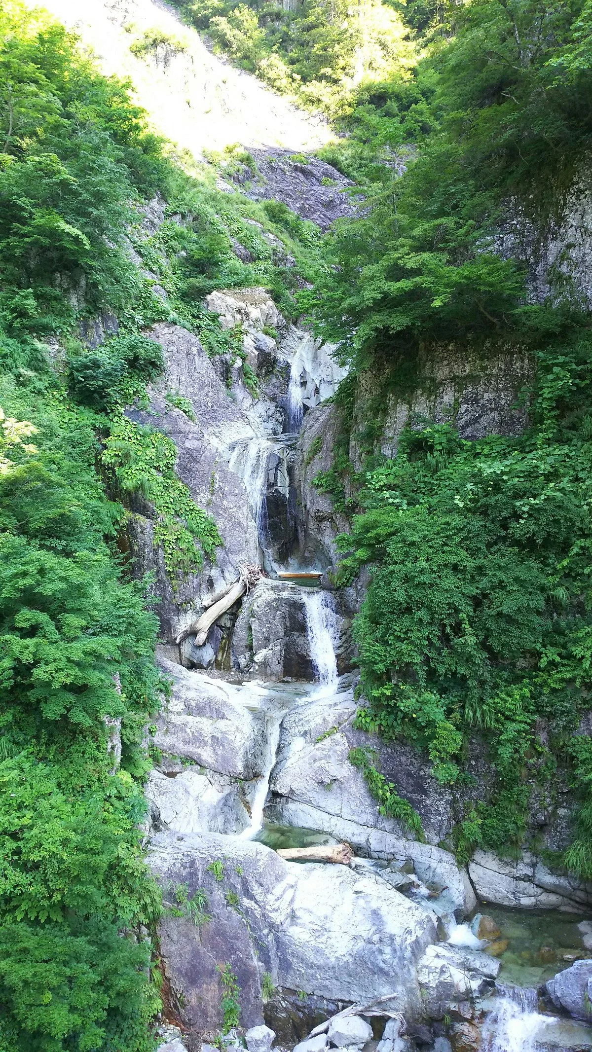 Kamoshika Falls