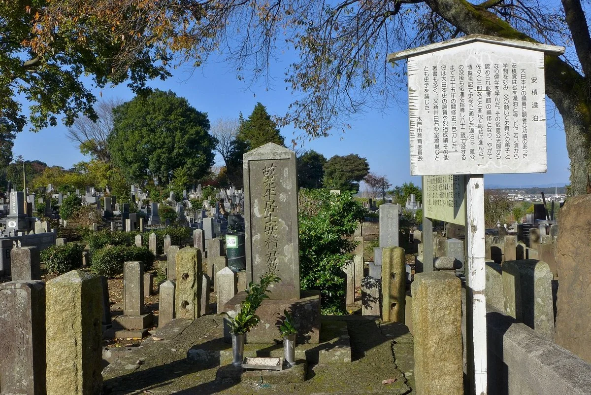 Tomb of Kakusan Asaka Tanpaku