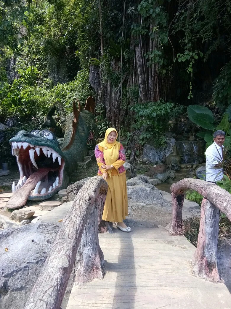 Pemandian Putri Naga Tapak Tuan