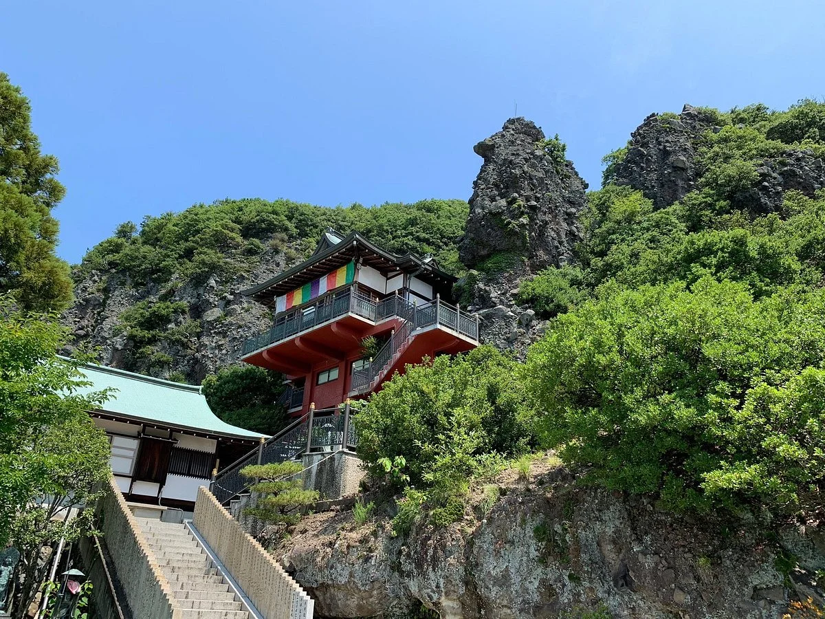 Nishinotakiryusui Temple