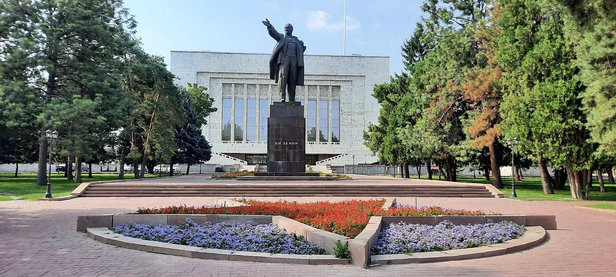 Vladimir Lenin Statue